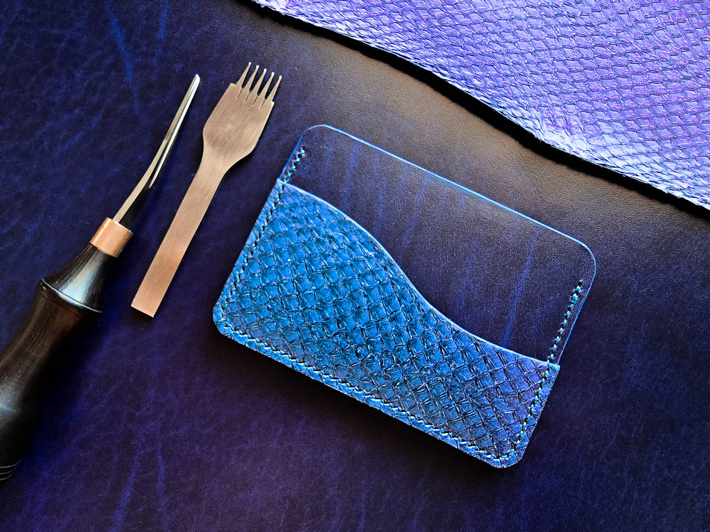 Porte-cartes cuir Wyverne — Bleu & Cosmo